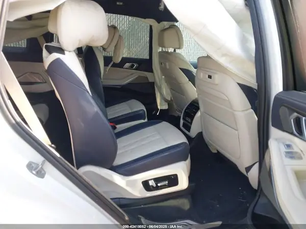 5UXCW2C06M9D89751 2021 BMW X7 - Image 8