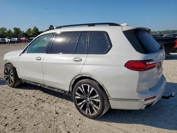 5UXCW2C06M9F17440 2021 BMW X7 - Image 2