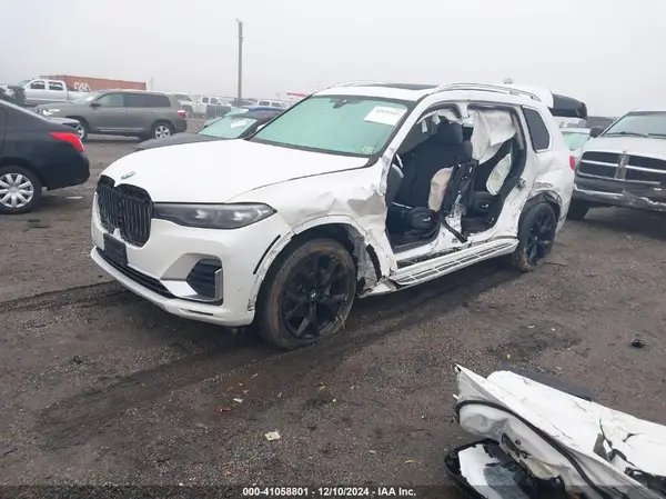5UXCW2C06M9G52157 2021 BMW X7 - Image 2