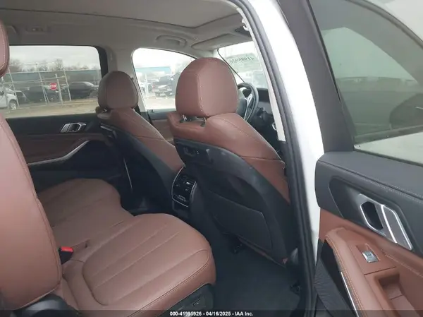 5UXCW2C06M9G59965 2021 BMW X7 - Image 8