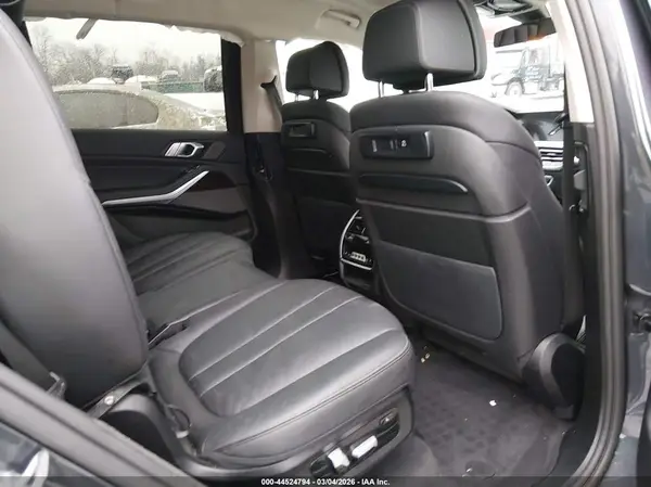 5UXCW2C06M9G96529 2021 BMW X7 - Image 8