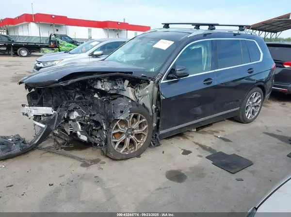 5UXCW2C06M9H52680 2021 BMW X7 - Image 2