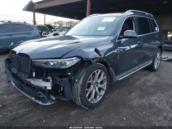 5UXCW2C06M9H76574 2021 BMW X7 - Image 2