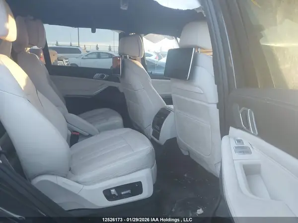 5UXCW2C06N9K24622 2022 BMW X7 - Image 8