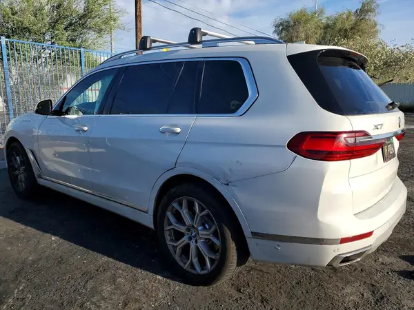 5UXCW2C06N9K46801 2022 BMW X7 - Image 2