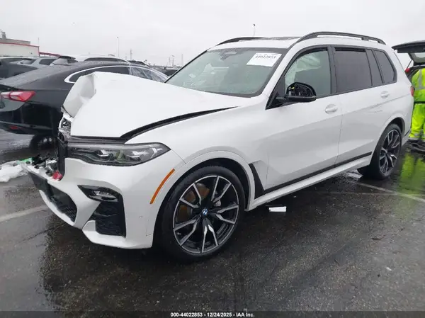 5UXCW2C06N9K70662 2022 BMW X7 - Image 2