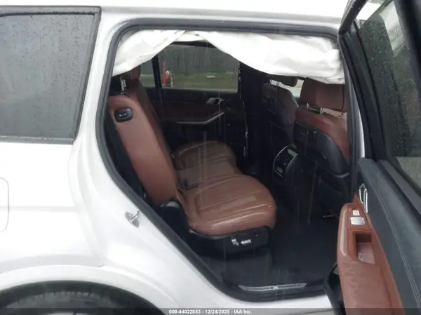 5UXCW2C06N9K70662 2022 BMW X7 - Image 8