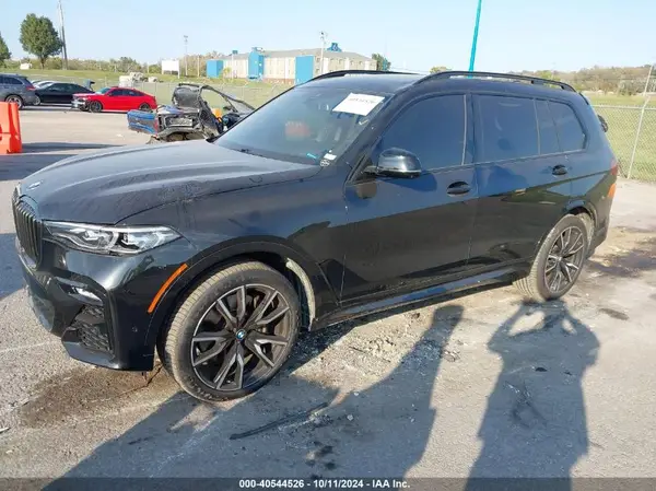5UXCW2C06N9K77983 2022 BMW X7 - Image 2
