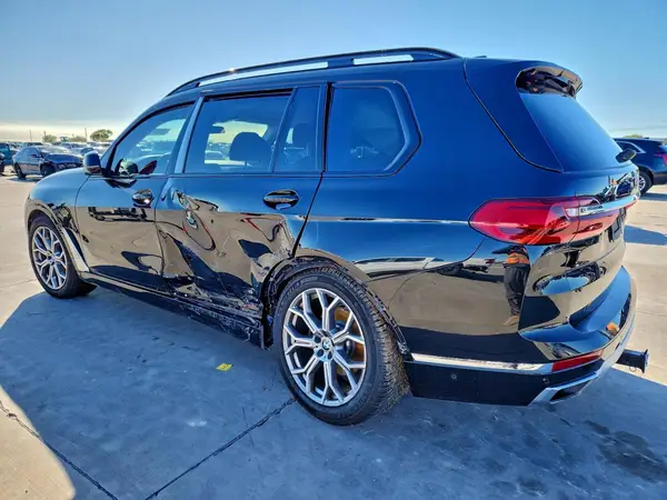 5UXCW2C06N9K82889 2022 BMW X7 - Image 2
