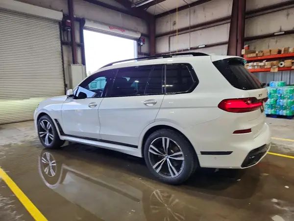5UXCW2C06N9K98431 2022 BMW X7 - Image 2