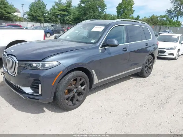 5UXCW2C06N9L68588 2022 BMW X7 - Image 2