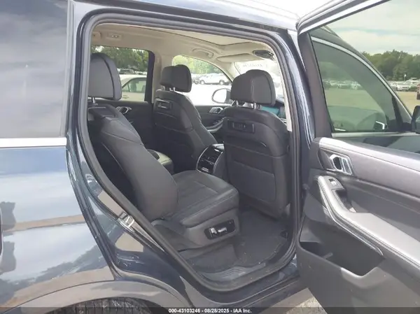 5UXCW2C06N9L68588 2022 BMW X7 - Image 8