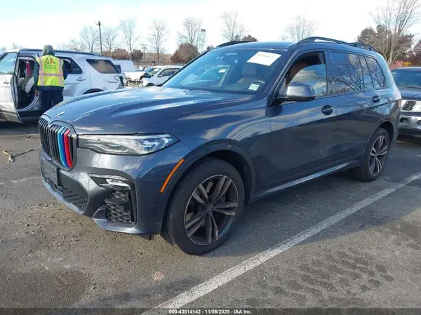 5UXCW2C06N9M25193 2022 BMW X7 - Image 2