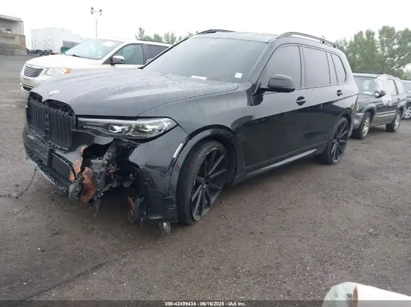 5UXCW2C06N9M50028 2022 BMW X7 - Image 2