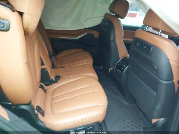 5UXCW2C06N9M50028 2022 BMW X7 - Image 8