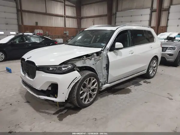 5UXCW2C06N9M97253 2022 BMW X7 - Image 2