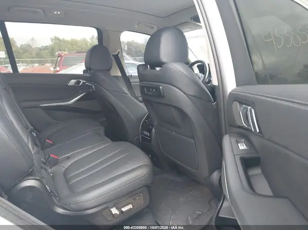 5UXCW2C07L9A00663 2020 BMW X7 - Image 8