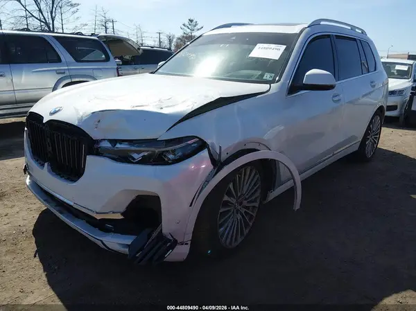 5UXCW2C07M9D82789 2021 BMW X7 - Image 2