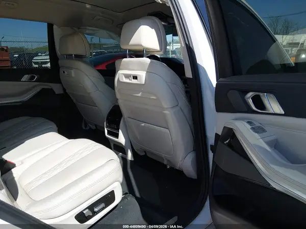 5UXCW2C07M9D82789 2021 BMW X7 - Image 8