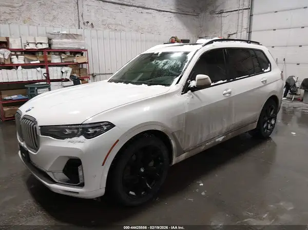 5UXCW2C07M9E25933 2021 BMW X7 - Image 2