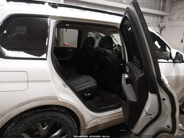5UXCW2C07M9E25933 2021 BMW X7 - Image 8