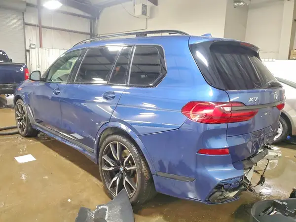 5UXCW2C07M9E43574 2021 BMW X7 - Image 2
