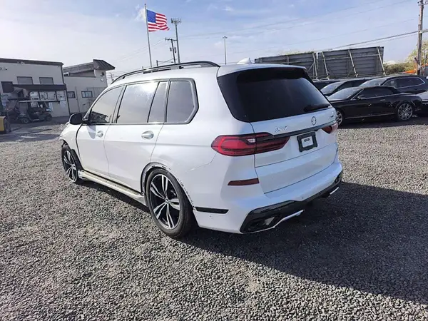 5UXCW2C07M9E75280 2021 BMW X7 - Image 2