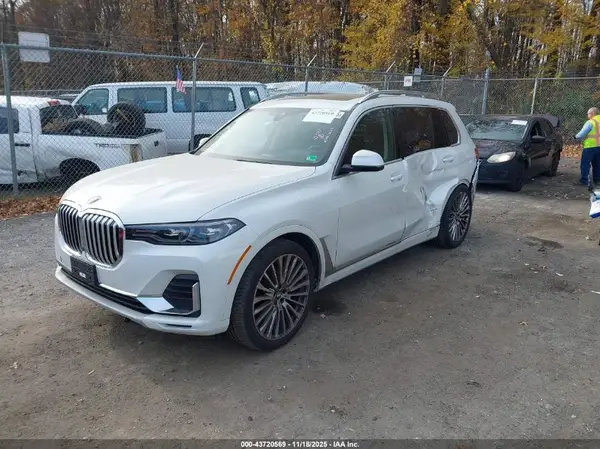 5UXCW2C07N9J21497 2022 BMW X7 - Image 2