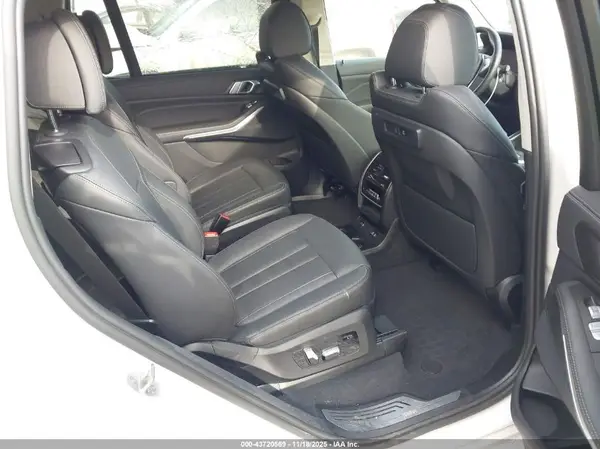 5UXCW2C07N9J21497 2022 BMW X7 - Image 8