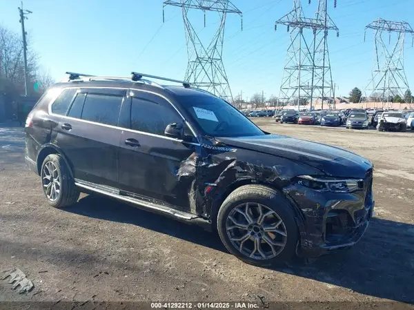 5UXCW2C07N9K37556 2022 BMW X7 - Image 1