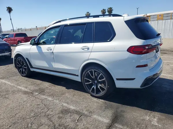5UXCW2C07N9L11557 2022 BMW X7 - Image 2