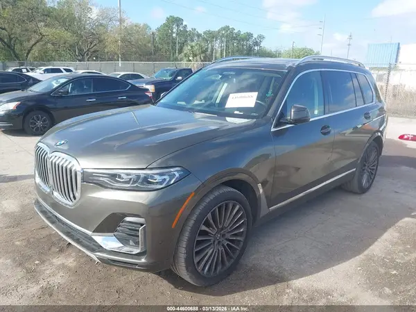 5UXCW2C08M9D77567 2021 BMW X7 - Image 2