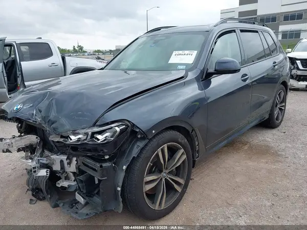 5UXCW2C08M9F27578 2021 BMW X7 - Image 2