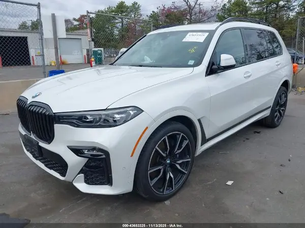 5UXCW2C08M9F89787 2021 BMW X7 - Image 2