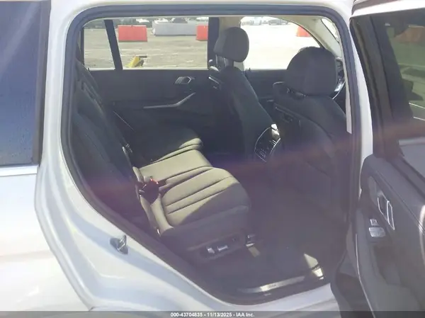 5UXCW2C08M9G78386 2021 BMW X7 - Image 8