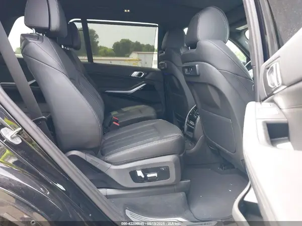5UXCW2C08M9H62269 2021 BMW X7 - Image 8