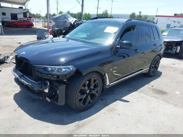 5UXCW2C08M9H90573 2021 BMW X7 - Image 2