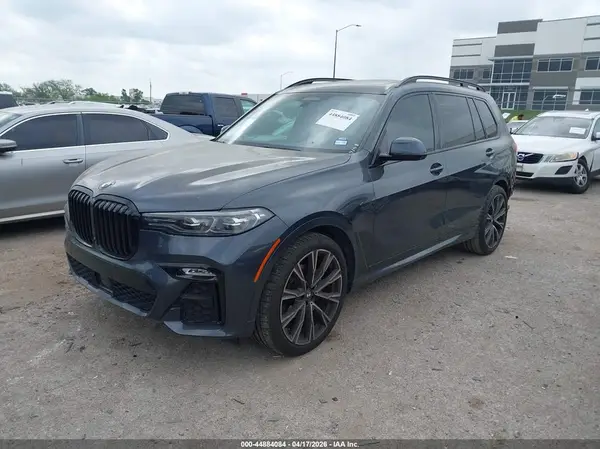 5UXCW2C08N9K33855 2022 BMW X7 - Image 2