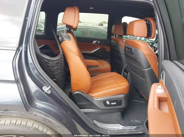 5UXCW2C08N9K33855 2022 BMW X7 - Image 8