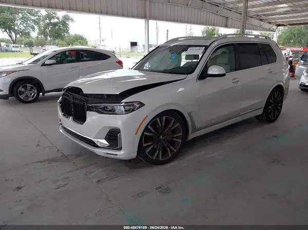 5UXCW2C08N9L97266 2022 BMW X7 - Image 2