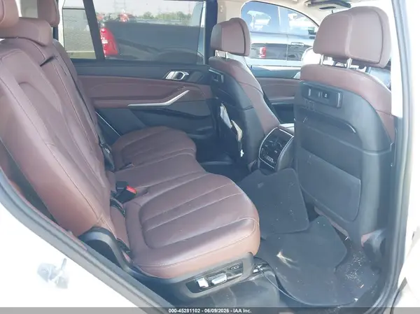 5UXCW2C09L9C72227 2020 BMW X7 - Image 8