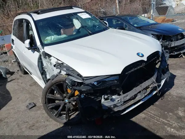 5UXCW2C09M9E24556 2021 BMW X7 - Image 1