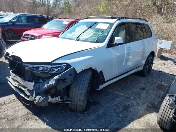 5UXCW2C09M9E24556 2021 BMW X7 - Image 2