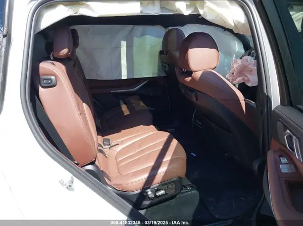 5UXCW2C09M9E24556 2021 BMW X7 - Image 8