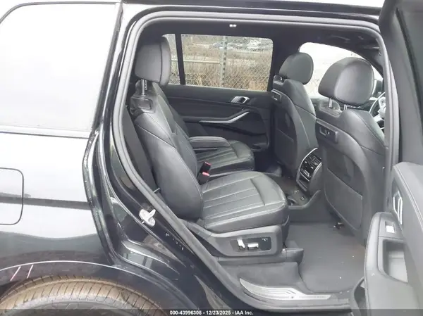 5UXCW2C09M9E66550 2021 BMW X7 - Image 8