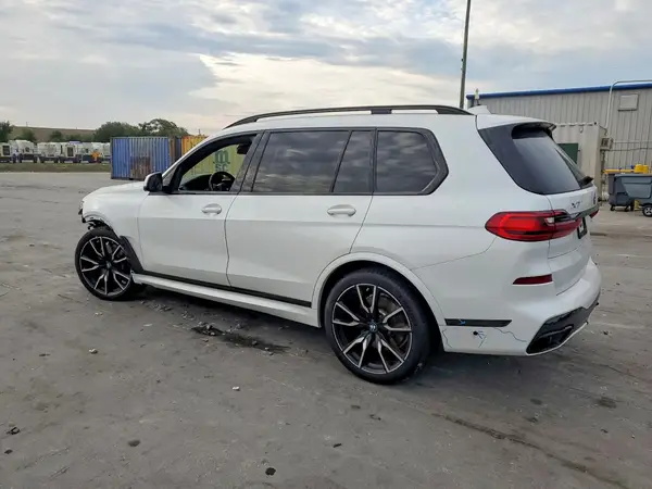 5UXCW2C09M9E78892 2021 BMW X7 - Image 2
