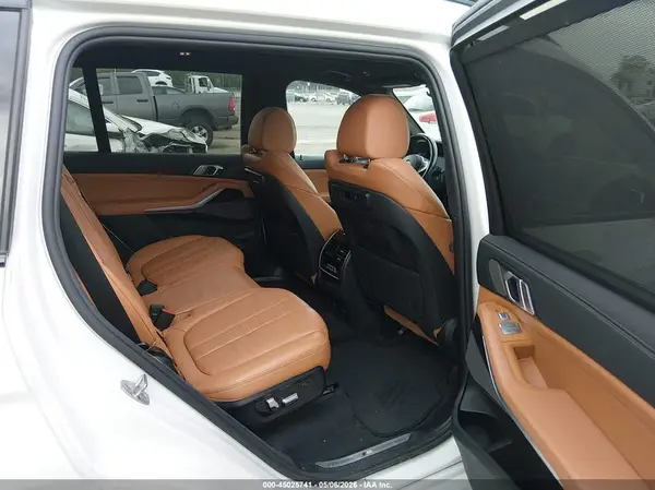 5UXCW2C09M9F49010 2021 BMW X7 - Image 8