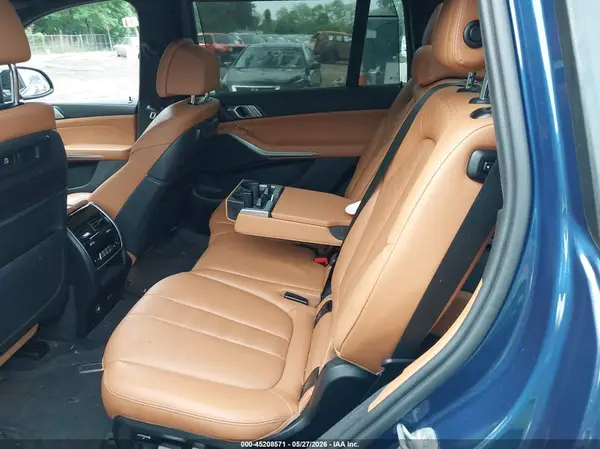 5UXCW2C09N9K63687 2022 BMW X7 - Image 8