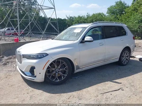 5UXCW2C09N9L58976 2022 BMW X7 - Image 2