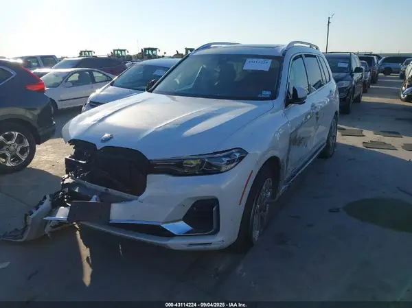 5UXCW2C09N9M56874 2022 BMW X7 - Image 2